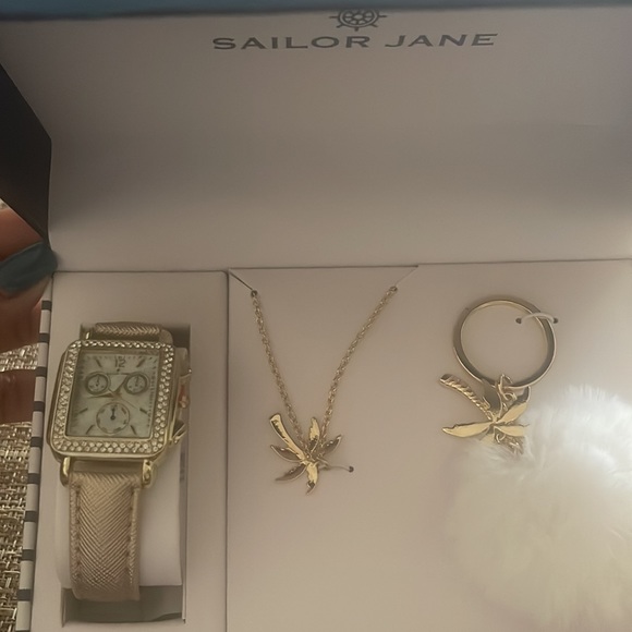Sailor Jane ladies watch set. Set comes with watch, necklace and key chain - Picture 2 of 4